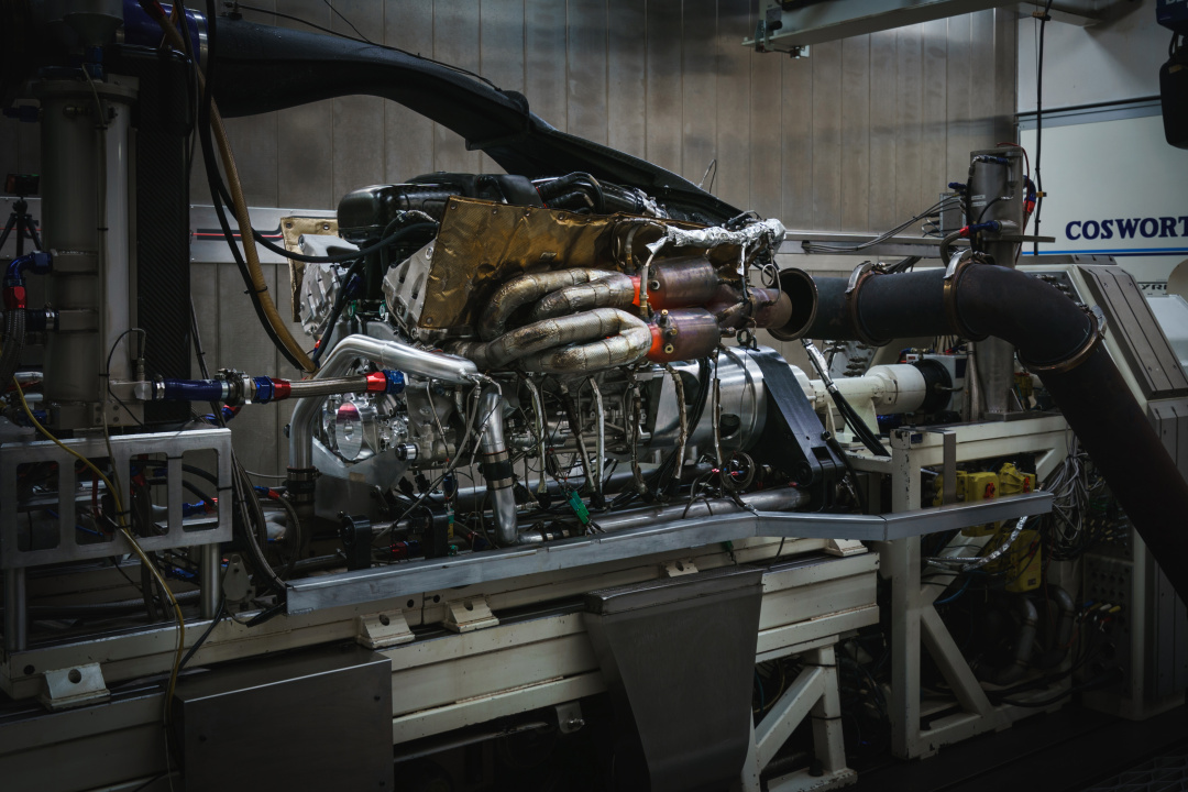 SMALL_Aston Martin Valkyrie Engine (1)